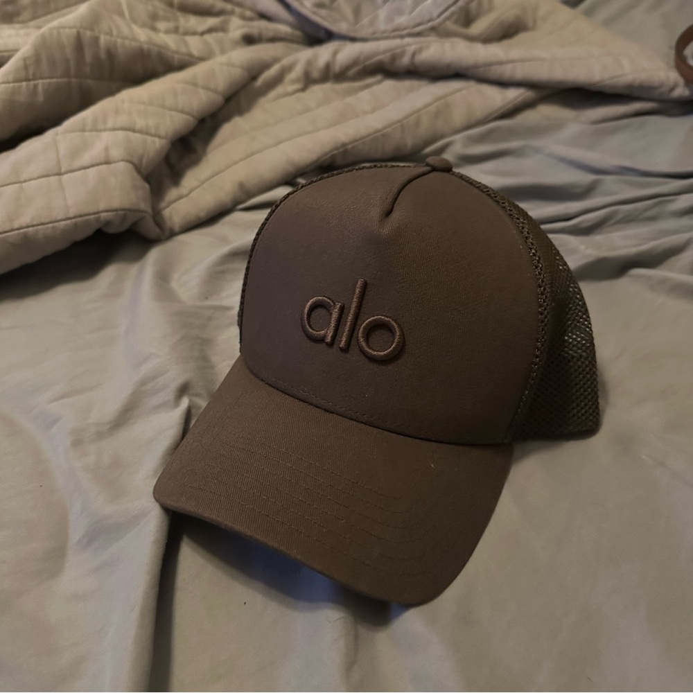 Alo Yoga District Trucker Hat